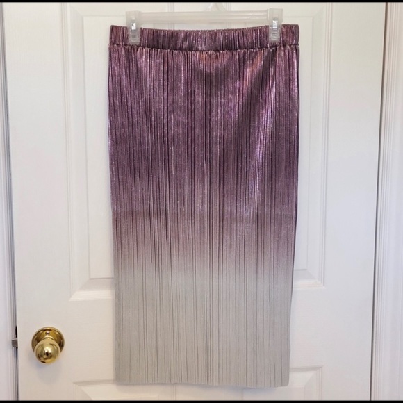 NWT Metallic MIDI skirt - Picture 5 of 5